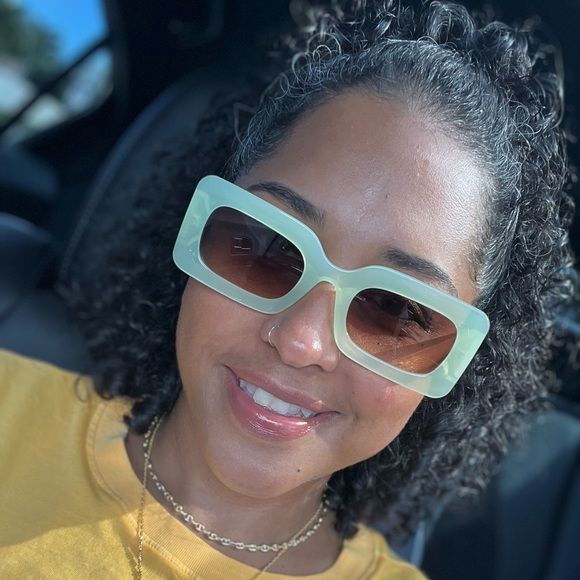 Meet your Posher, Jennifer - Picture 1 of 1